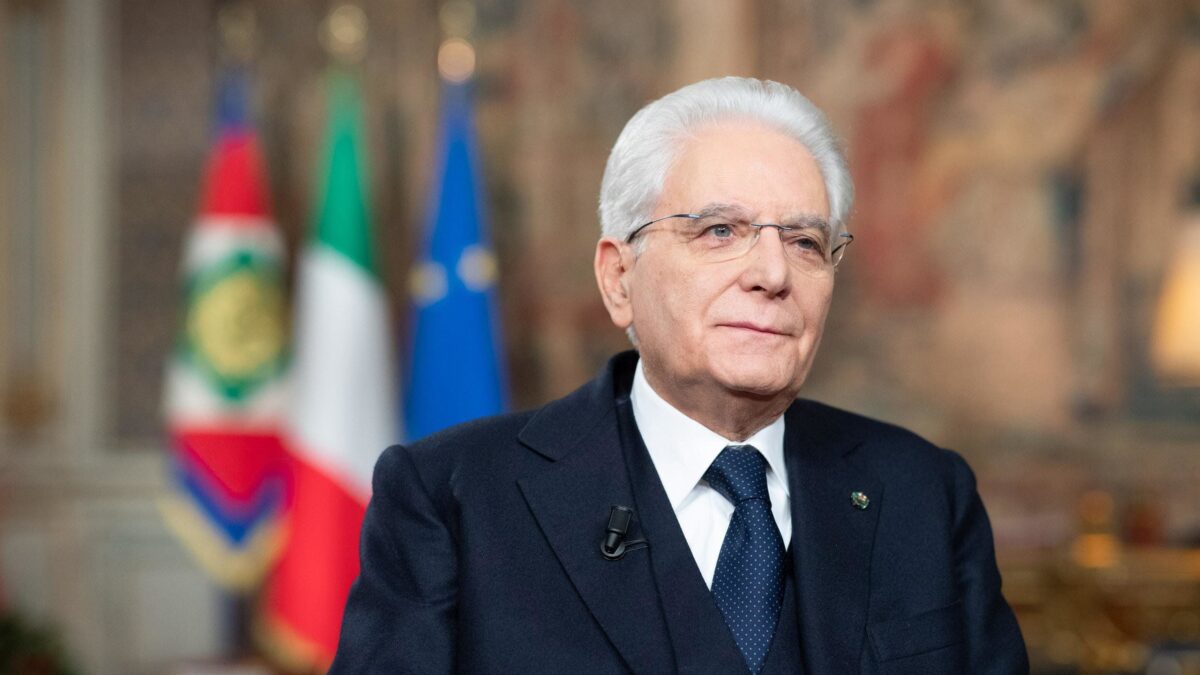 Mattarella esautora il Parlamento per coprire gli altarini dietro ai crac
