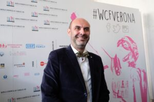 Questa battaglia dovrebbero farla i laici