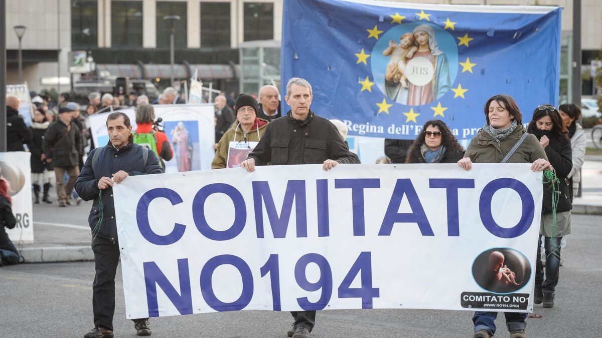 Pd e 5 stelle uniti per chiedere più aborti