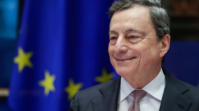 Draghi pompa soldi nelle banche e dà una bella spallata all’austerity