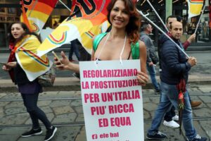 La mutua passa il cambio di sesso perché la cultura trans ha già vinto