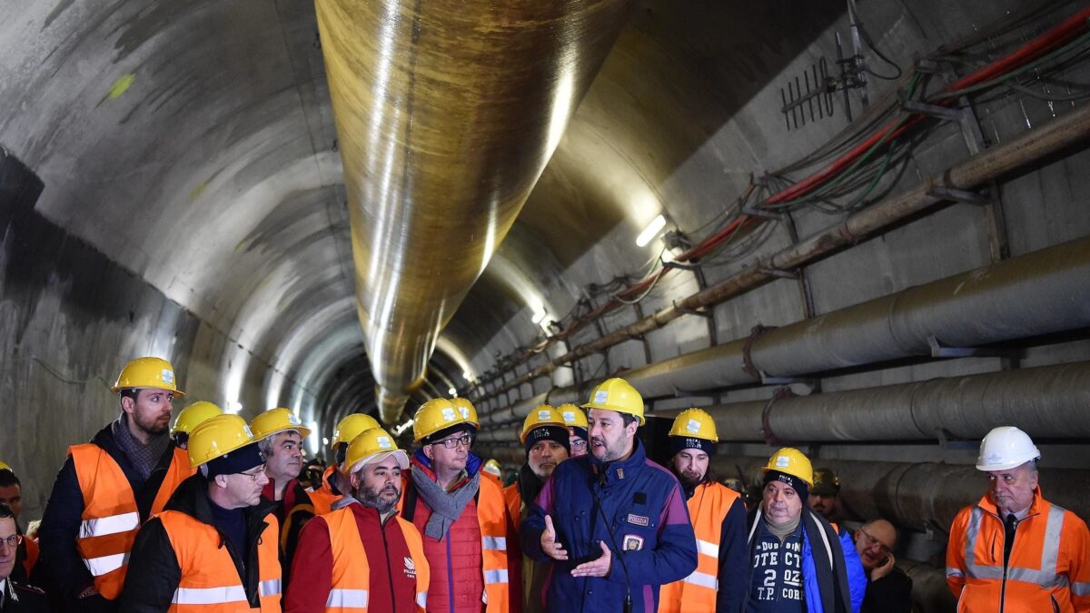 Arriva il via libera agli avvisi per la Tav. Parigi s’è adeguata, dall’Ue solita minaccia
