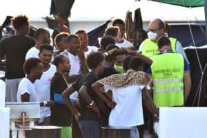 L’Ue ci frega ancora e dice a Berlino che può rimandarci chi è sbarcato qui