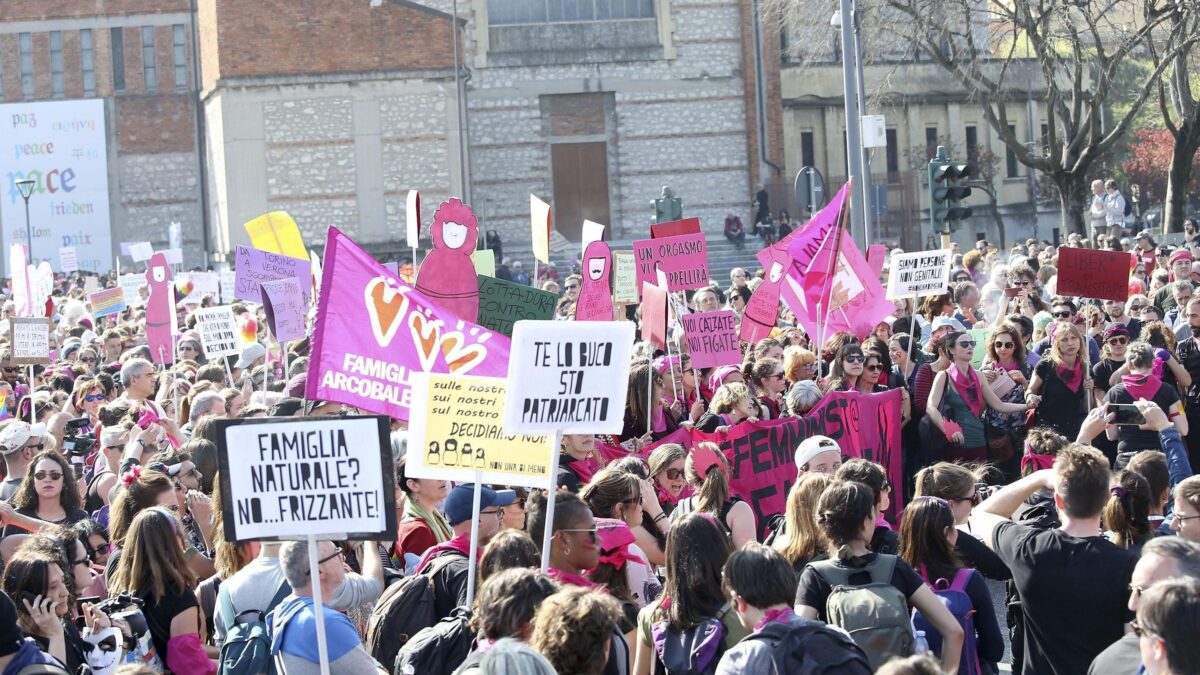 La Cirinnà minaccia: «Attento Bussetti, rieducheremo i figli degli oscurantisti»