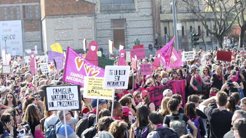 La Cirinnà minaccia: «Attento Bussetti, rieducheremo i figli degli oscurantisti»