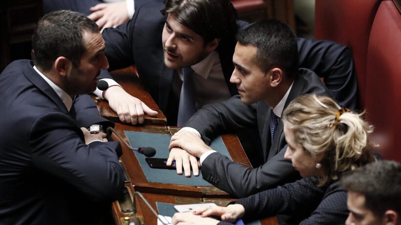 I nemici della famiglia arruolano anche i 5 stelle