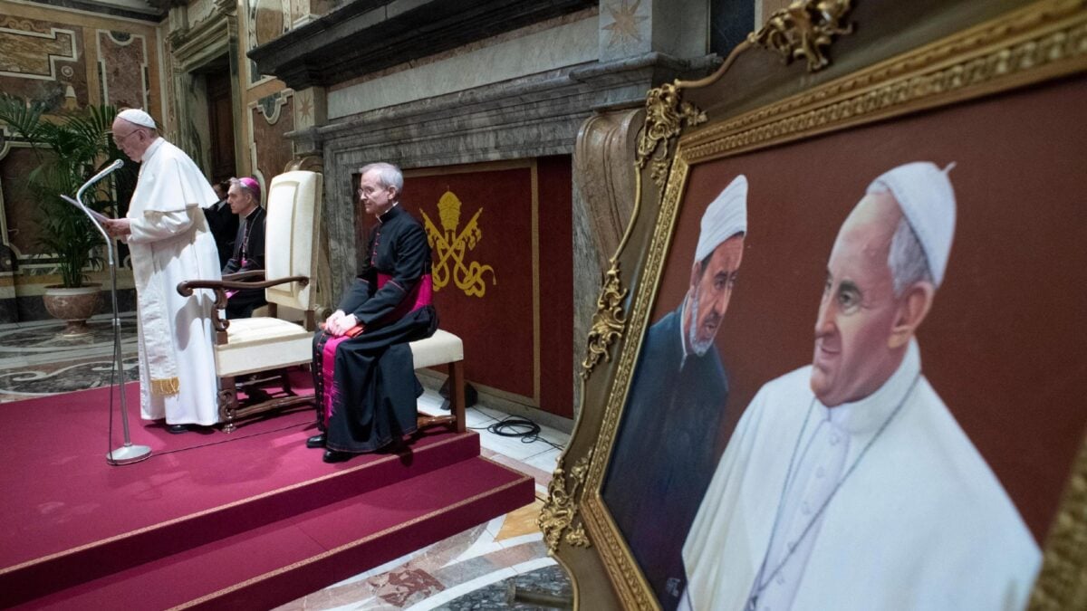 Benedizioni del Papa? Basta pagare. Le inviano a casa anche agli islamici