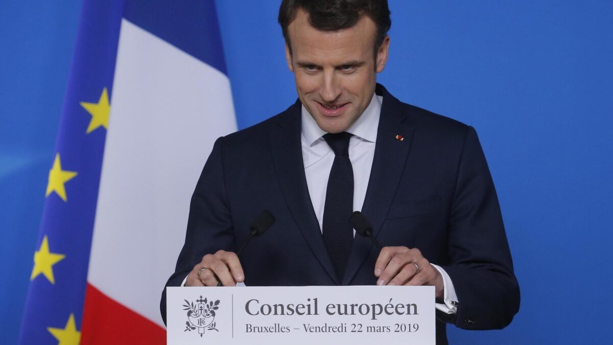 Macron prova a fare il gradasso sulla Tav. Il premier tiene botta