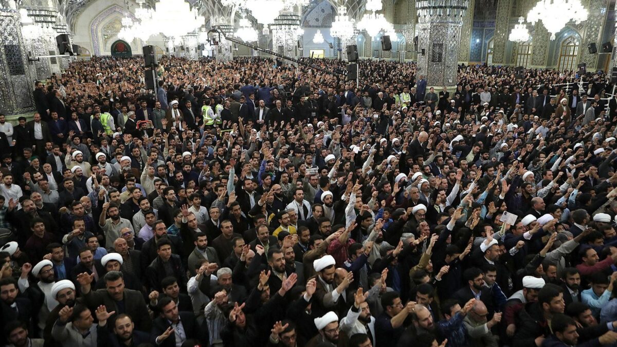 In fiera l’imam insegna a picchiare le donne