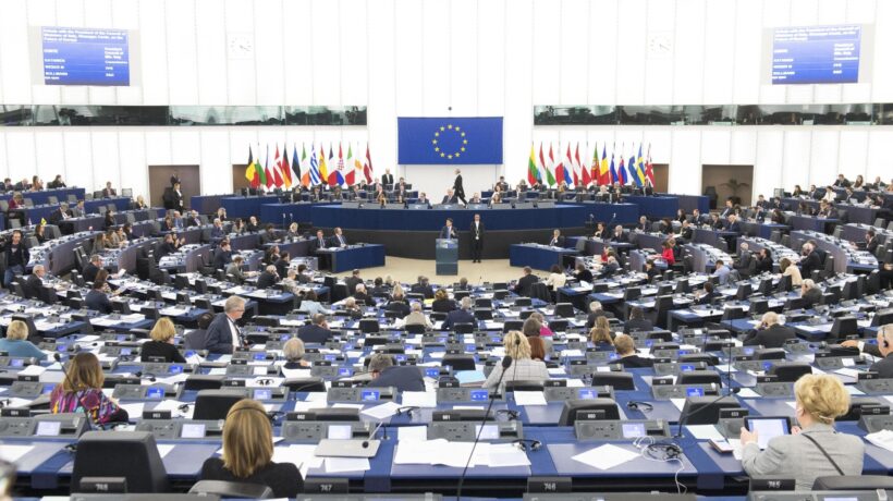Sì alle nuove regole sul copyright che spaccano il Web