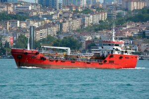 Migranti dirottano una navema i giudici indagano Salvini