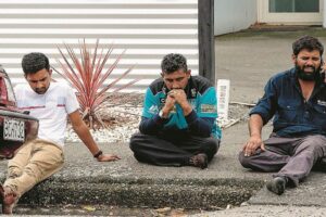 «A morte gli invasori». Uccisi 49 musulmani alla preghiera del venerdì