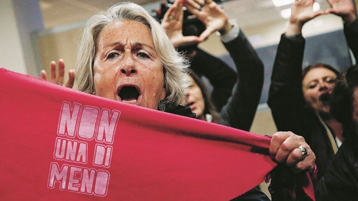 Per le femministe in guerra il nemico da abbattere è l’uomo
