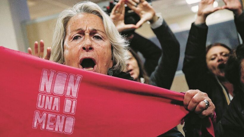 Per le femministe in guerra il nemico da abbattere è l’uomo