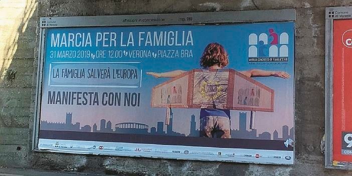 Conte fa il democristiano. Via il suo patrocinio, resta quello del ministero