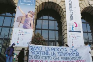 Contro la famiglia si è scatenato il festival dell’odio
