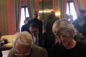 Di Maio scappa: «Siete il Medioevo»