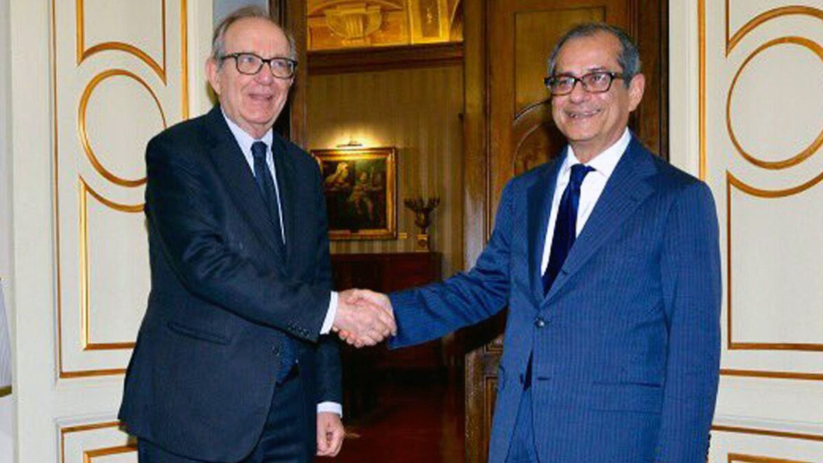 Difende il suo provvedimento: su Tria il fuoco degli (ex) amici