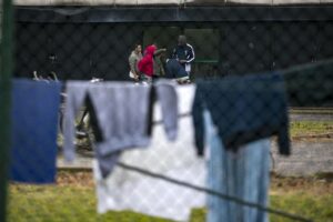 I soldi dell’accoglienza al preteaccusato di stuprare i migranti