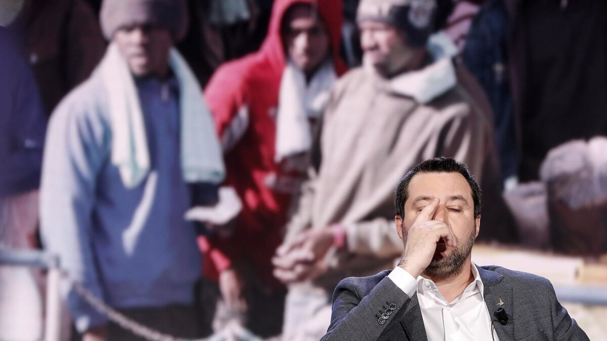 Salvini chiude i cieli ma apre ai veri rifugiati