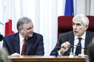 Visco scende in politica e schiera Bankitalia all’opposizione