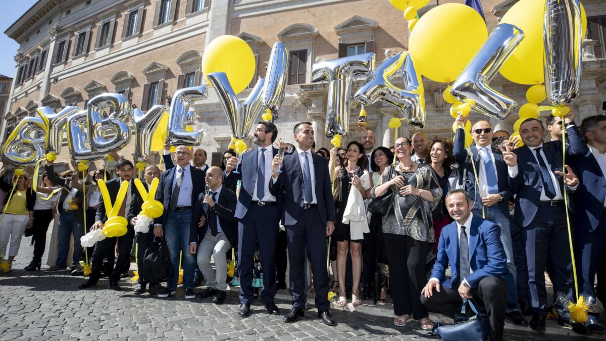 Vitalizi aboliti, la giusta fine di una vergogna