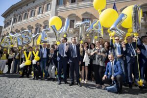 Vitalizi aboliti, la giusta fine di una vergogna