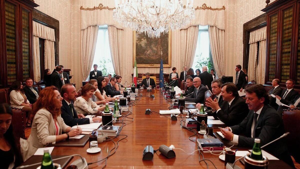 Arriva il primo via libera al taglio dei vitalizi