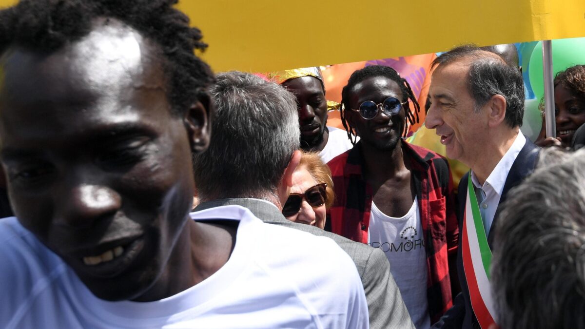 Il Pd: «Immigrati a Milano? Colpa di Salvini»