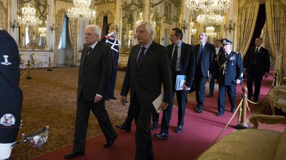 Ex democristiani ed esperti di Difesa. Chi aiuta Mattarella a sbrogliare la matassa