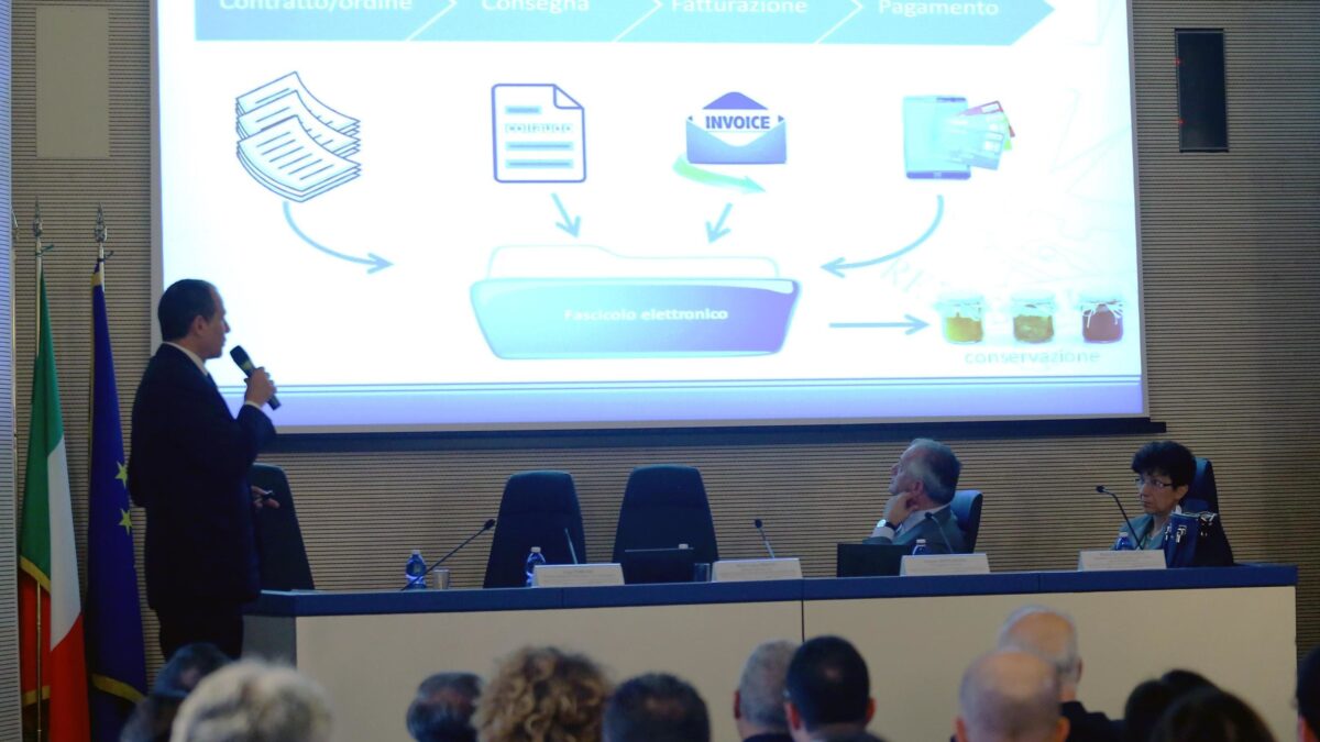 Siamo i soli a imporre la fattura elettronica