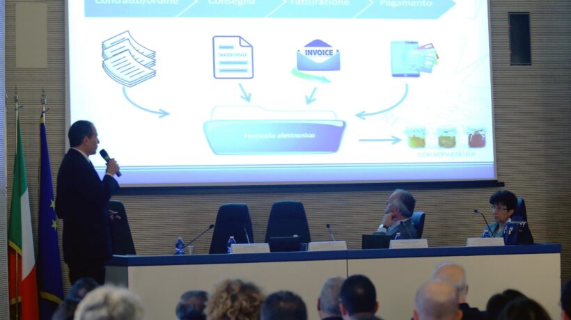 Siamo i soli a imporre la fattura elettronica