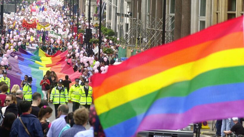 A 6 anni devono scrivere lettere d’amore gay