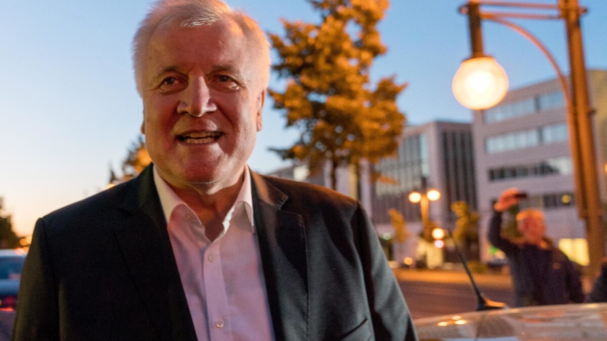 L’agonia della Merkel non ha fine. Il suo Salvini: «Non mi licenzierà»
