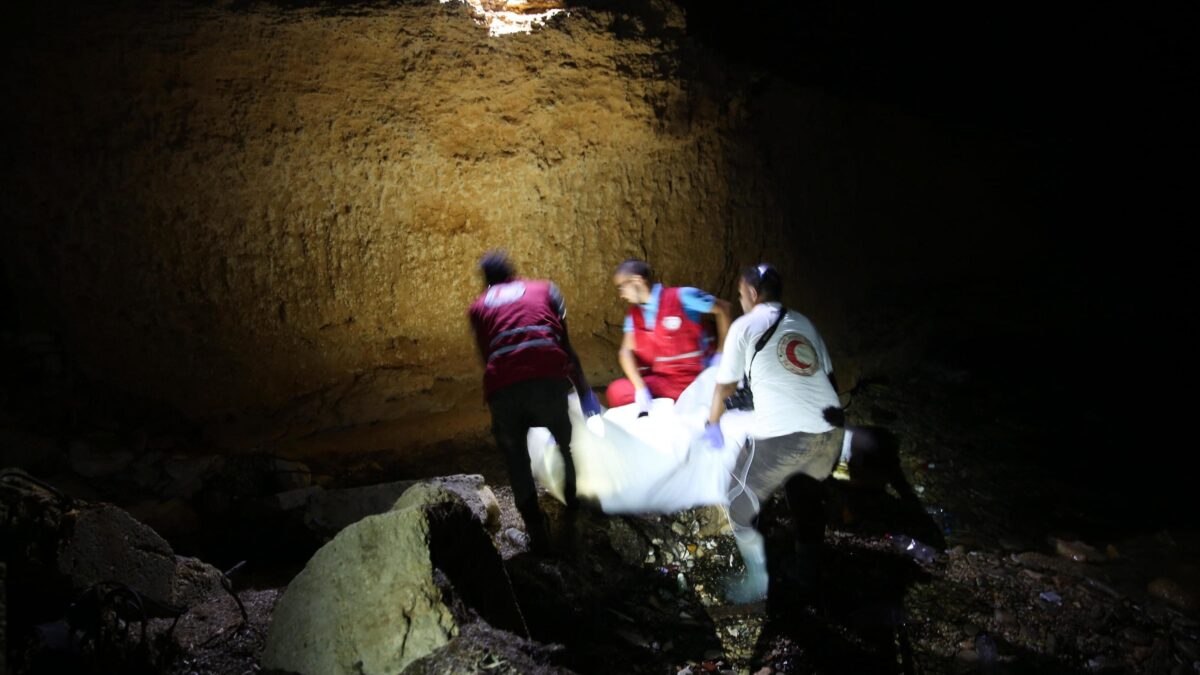 Fanno opposizione usando i morti in mare
