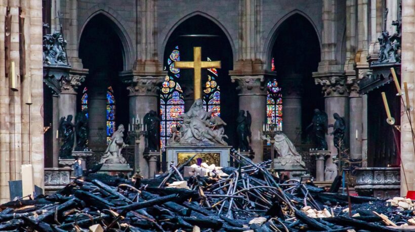 Notre Dame, dopo il fuoco l’oltraggio degli ipocriti