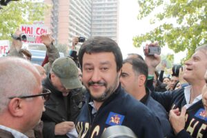 Bombe, proiettili e incendi. Viaggio nelle violenze anti Carroccio