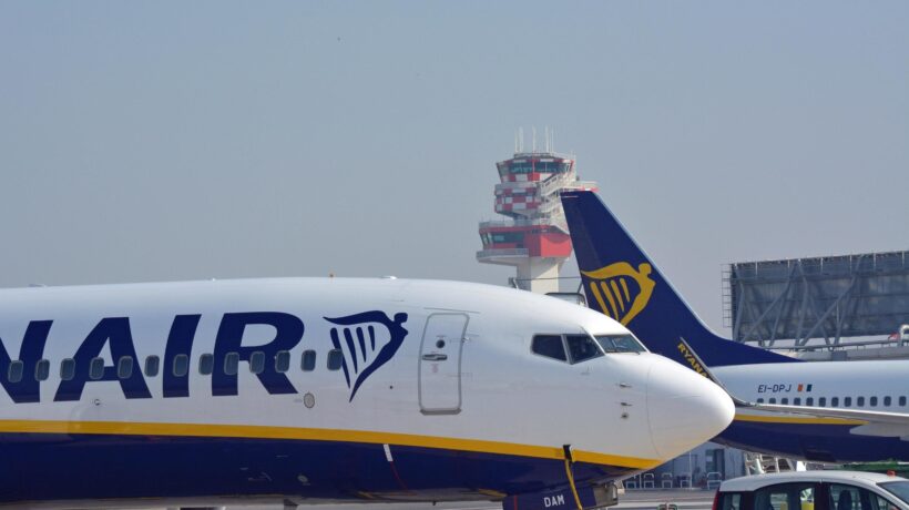Piloti pagati ma senza contributi. Così Ryanair elude il fisco italiano