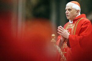 A 91 anni Benedetto scuote la Chiesa. In Vaticano tutti devono farci i conti