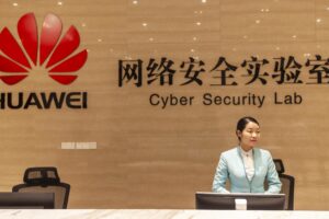 Huawei cambia strategia sul 5G: allearsi con Apple per fare la pace