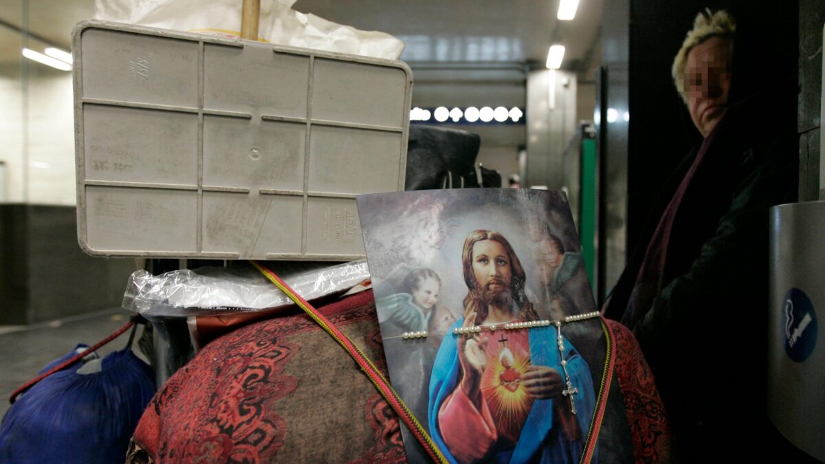 «Cattolico di m…» e l’africano lo accoltella