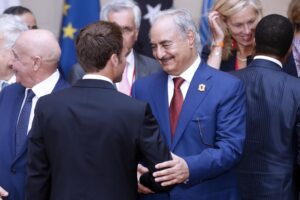 Haftar va alla conquista di Tripoli: «Deponete le armi e arrendetevi»