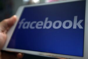 Il bonus di Facebook ai dipendenti. Utero in affitto a spese dell’azienda