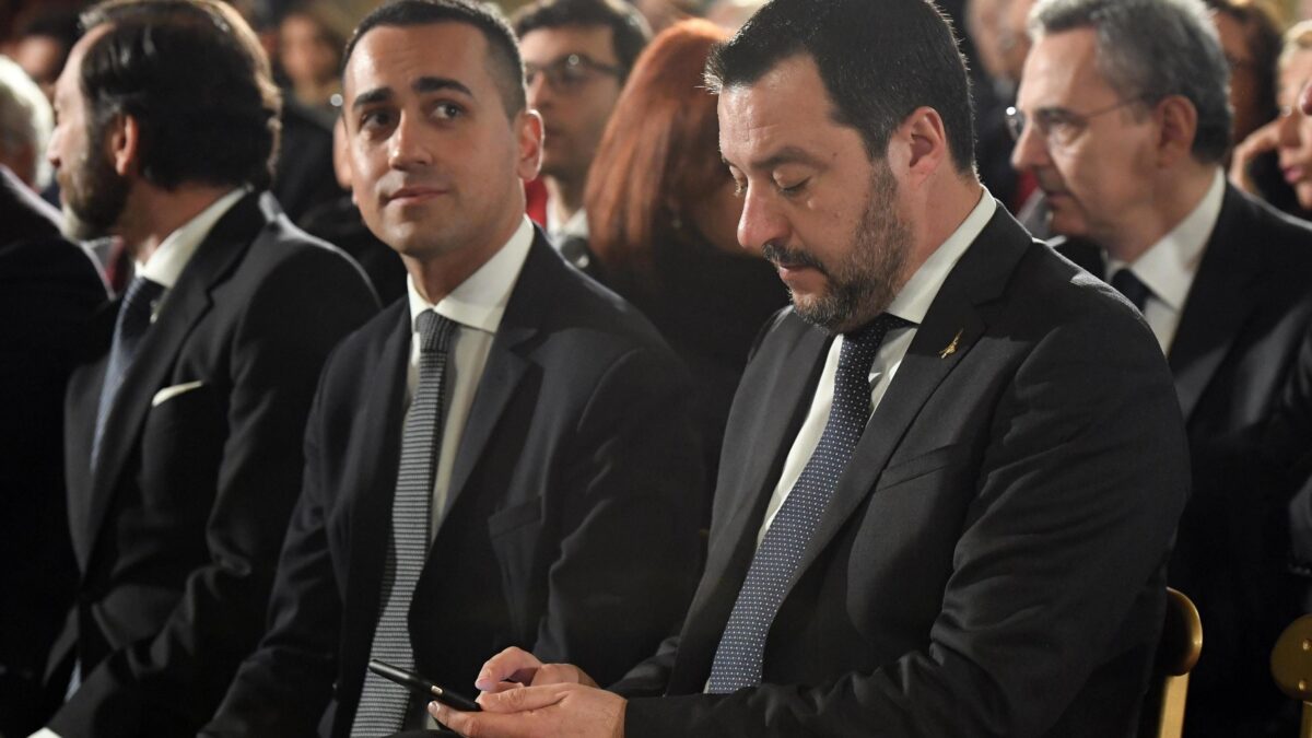 I giudici indagano ancora il governo perché non fa sbarcare i clandestini
