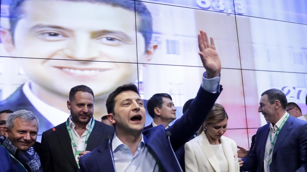 Dopo Slovenia e Guatemala, un comico vince le elezioni in Ucraina (ma senza seggi in Parlamento)