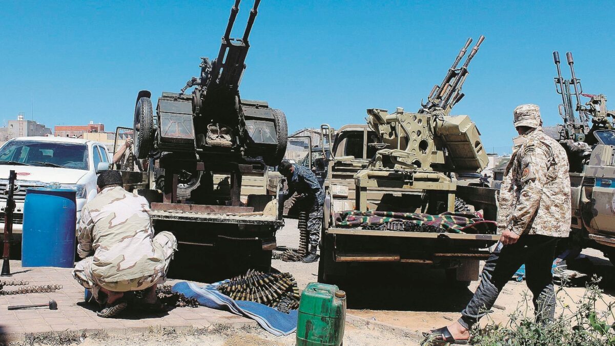Libia, Serraj sgancia la bomba immigrati. «In 800.000 pronti a partire»