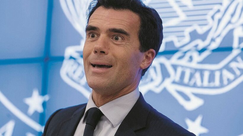 Una superconsulenza inguaia Gozi, l’italiano che corre con Macron