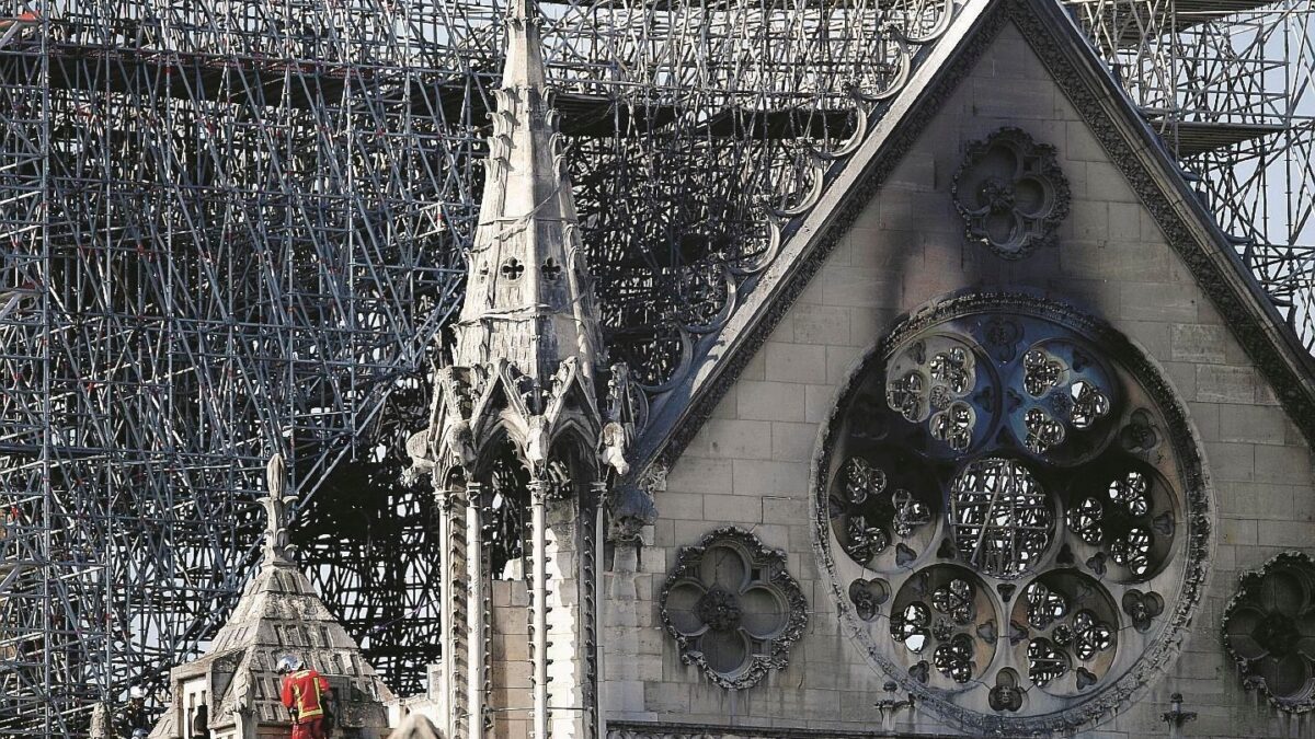 Il vescovo di Parigi contro Macron: «Non riesce a dire la parola cristiani»
