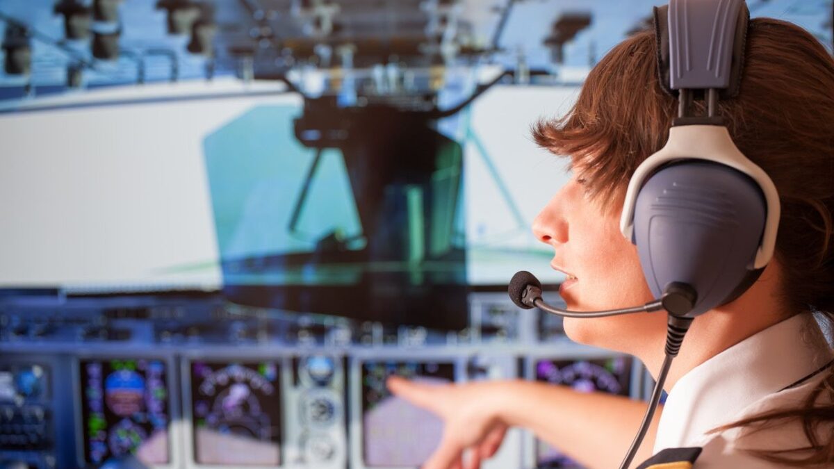 Giovani piloti al comando degli aerei dopo poche centinaia di ore di volo