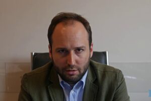 Lo strano caso Tria, difeso dalle opposizioni e non dalla maggioranza. Che non ha alternative all’Economia